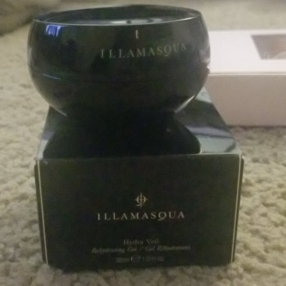 Illamasqua hydra veil